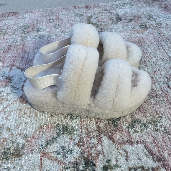 white yeah slide uggs - Picture 3 of 5